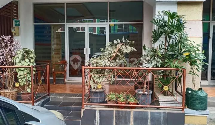 Ruko yang di kawasan bisnis Metro Indah Mall, bagus, siap huni di Bandung.