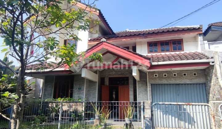 Rumah Dengan Halaman Belakang Yang Luas Digading Tutuka Soeta Bandung