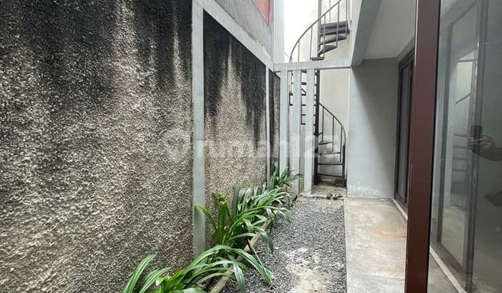 Hunian dalam cluster discovery residence one gate system.