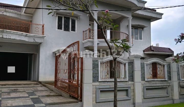 Rumah Depan Taman di Cinere Depok
