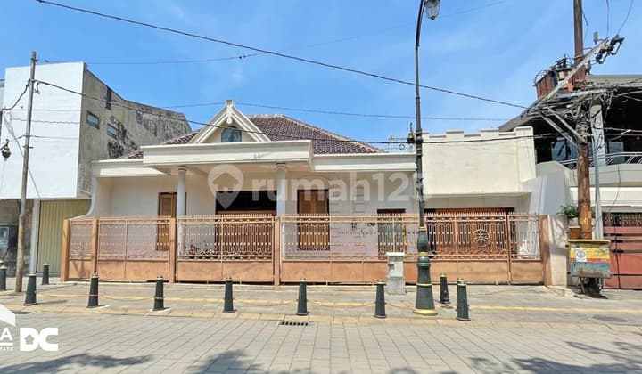 Rumah Pinggir Jalan Cocok Untuk Cafe Kota Lama Semarang