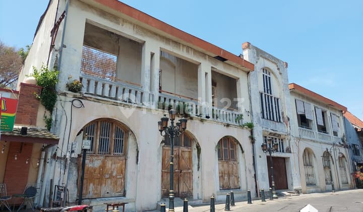 Ruang Usaha Heritage Luas Cocok Untuk Cafe Kota Lama Branjangan