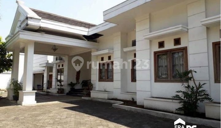 Rumah Mewah Sangat Luas Ada Lapangan Futsal Kopo Mas Regency
