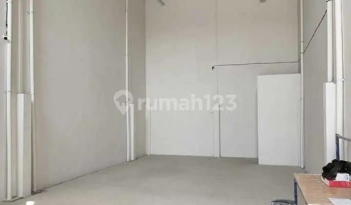 Gudang Green Lake City 6X20 Karang Tengah Unit Langka