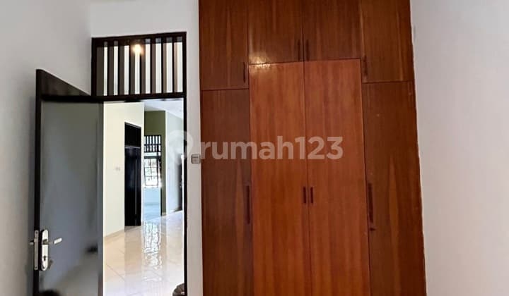 House in Melati Mas, Flood-Free, Neat, Near Toll Gate Entrance.