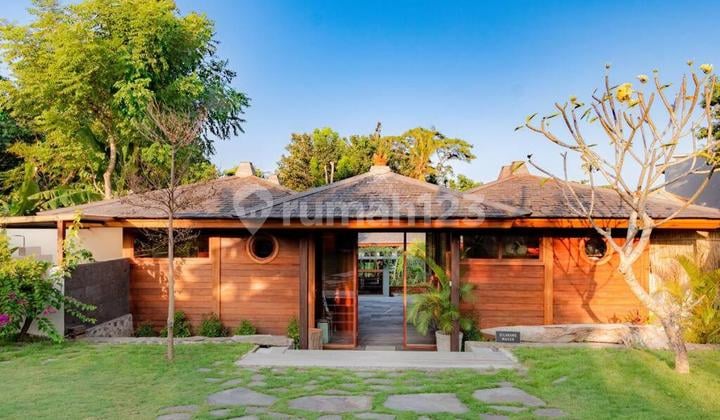 Leasehold Villa Conste - Tropical Wooden Estate in Pererenan