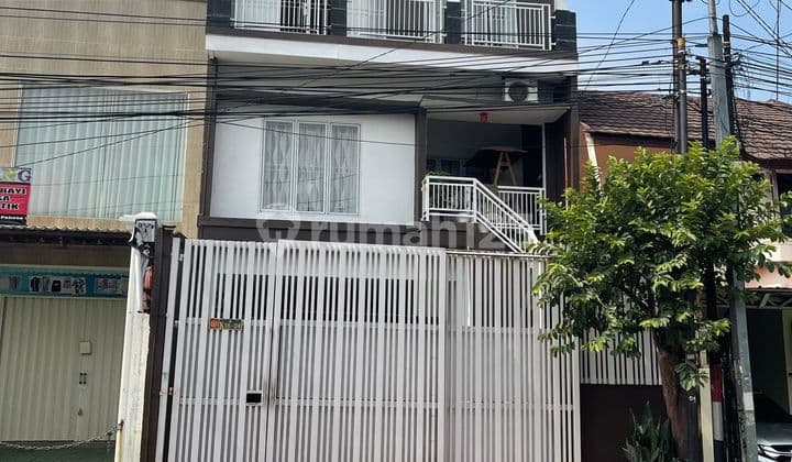 Ruko 4 Lantai Bergaya Modern dan Semi Furnished Siap Huni di Pondok Kelapa Duren Sawit Jakarta Timur