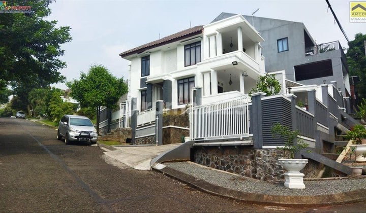 Sturdy Hook House Spacious in a Scenic Environment at Cibubur Golf Hill