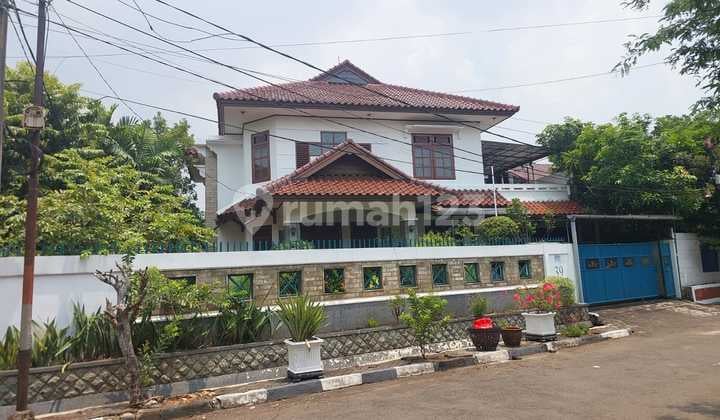Semi-Furnished Hook House in a Housing Complex in Pondok Melati, Bekasi