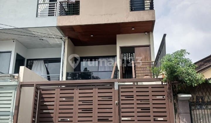 Aesthetic 3-Story Ready-to-Occupy House in Pondok Bambu, East Jakarta