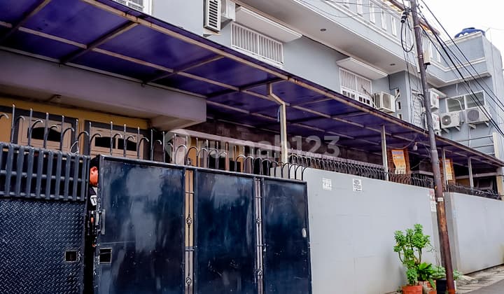 Rumah Kost 3lantai Full Terisi di Grogol Jakbar