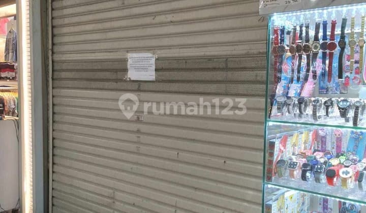2 Unit Toko di Dalam Mal yang Ramai Pengunjungnya,Dengan Lokasi Strategis,