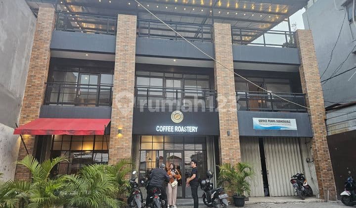 Turun Harga Dijual 3 Rukosekaligus atau Cuma 2 Ruko atau Hanya1 Ruko Dg Harga Yg Sesuai di Jalan Utama Murah dan Bagus ,Cocok untuk Resto dan Kantor