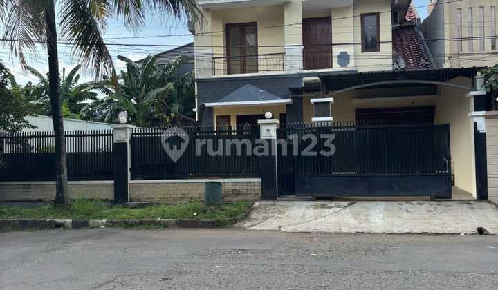Dijual rumah baru selesai renovasi dalam komplek elite di cikunir bekasi