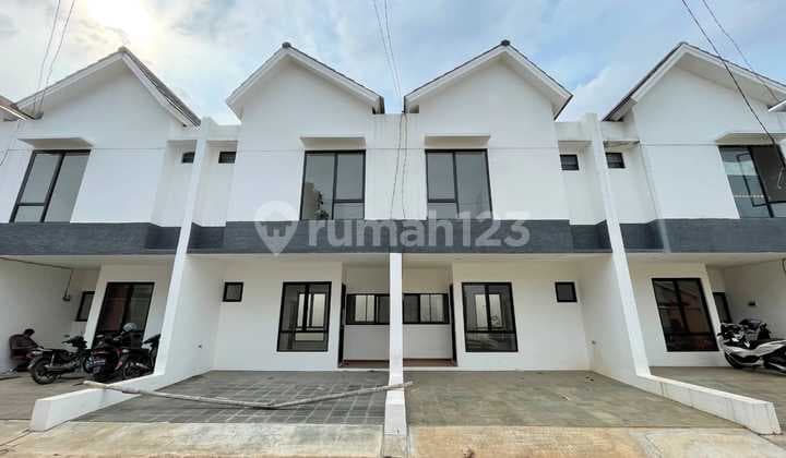 Ready House, Complete Legal Documents, Free Fees in Jatiwarna Cluster