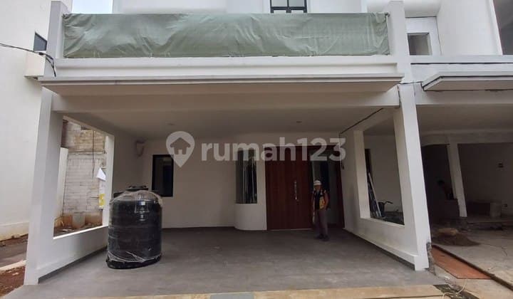 2.5-story house, Complete legality, One step from Kalimalang, within Pondok Kelapa Cluster