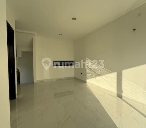 Disewakan Rumah Golf Island Pik, Ukuran 5X15, 3 Lantai, Brandnew Siap Huni