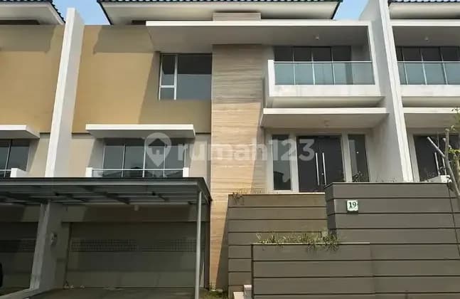DIJUAL RUMAH GOLF ISLAND PIK TERMURAH UK 12X20, 3 LANTAI, SIAP HUNI