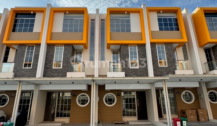 Disewakan Rumah Siap Huni Pik 2, Uk 4,5x10, 3 Lantai, Super Murah