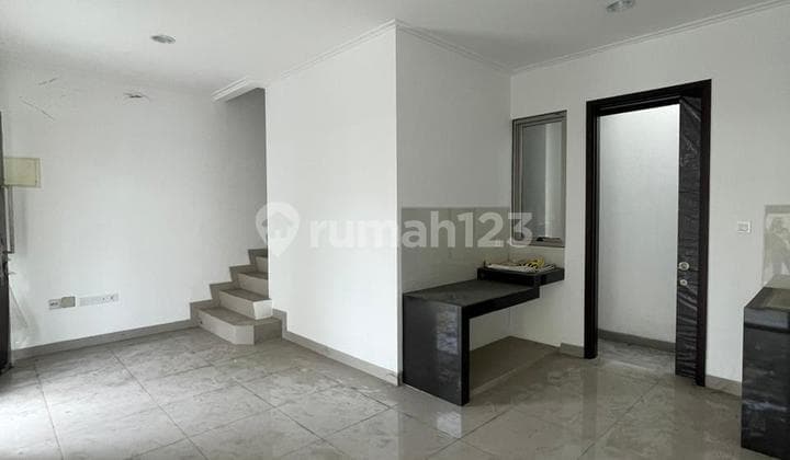 Disewakan Rumah Pik 2, Uk 6x10, 2 Lantai, Siap Huni