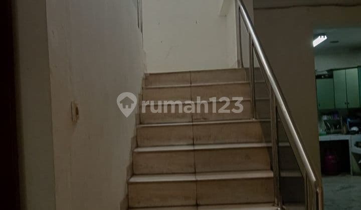 DIjual rumah tua di Muara Karang hitung tanah uk 19x20 murah