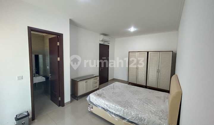 dijual rumah pik 2 uk 8x12.5 furnish bagus 2 lantai siap huni termurah