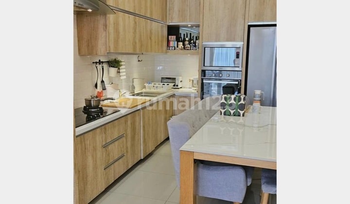 Rumah dengan desain cantik rapi dan siap huni