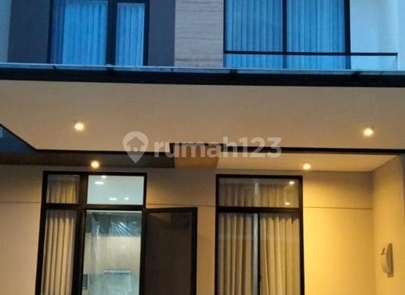 Rumah Disewakan Pik2 Vila Pasir Putih 6X12.5 Full Furnished Baru