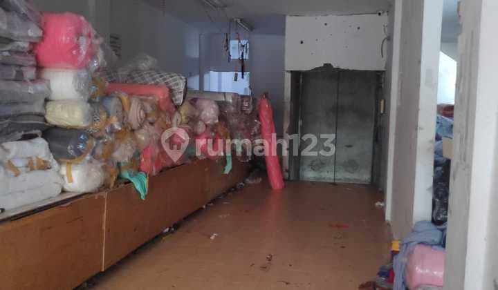 Di Jual Ruko Gandeng 2 Jembatan Dua 3.5 Lantai ada Lift Barang