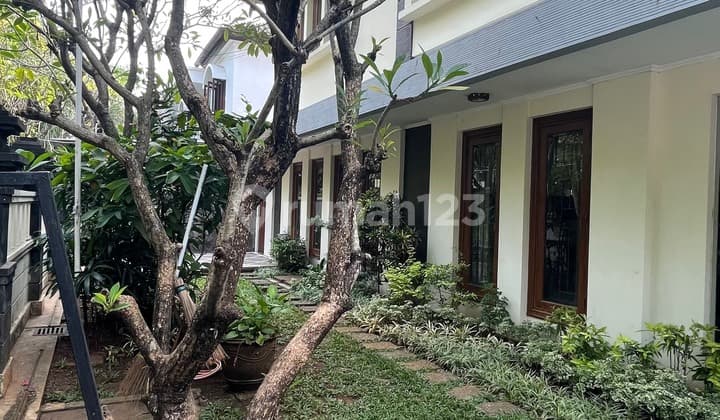 Rumah Mewah Di Kuningan Jak-Sel, Terawat Dan Ada Pavillion