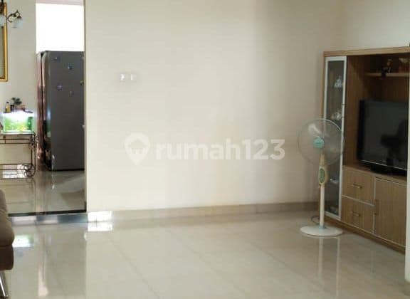 Di jual rumah di duta garden cluster Beverly 2 lantai