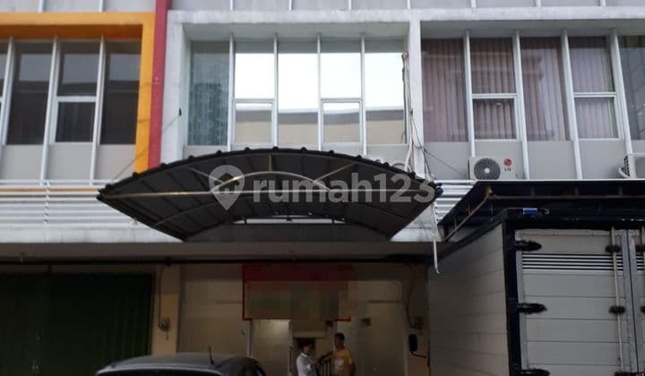 Ruko 2 1/2 lantai siap huni bagus di cbd palm