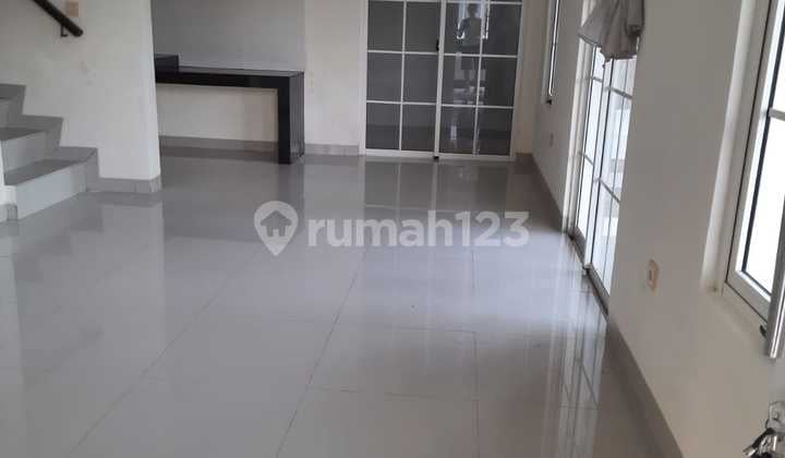 P Yl Disewakan Rumah 6X15 Hoek di West Europe Green Lake City