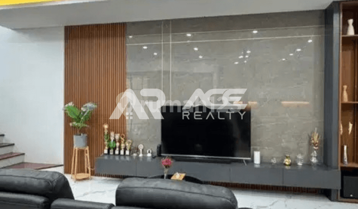 P Js Dijual Cepat Termurah Rumah Full Renov 3 Lantai di Karawaci