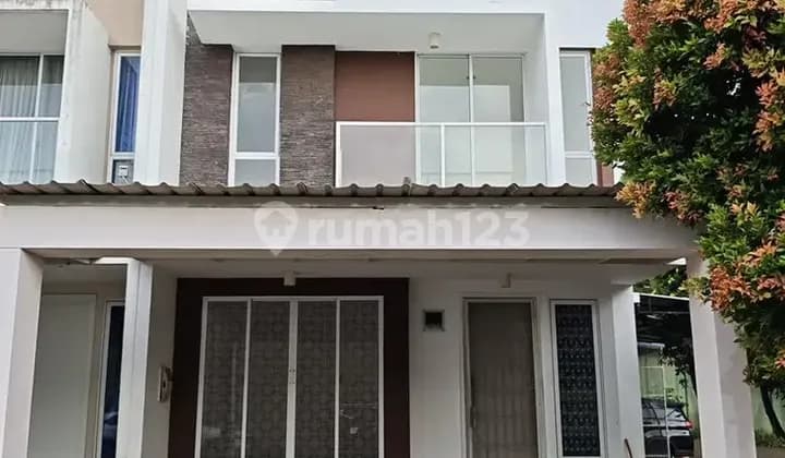 Disewakan Rumah 4+1 Kamar Posisi Hoek di Green Puri Min. 2 Thn