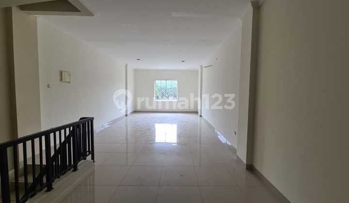 Disewakan Cepat Ruko Hadap Jalan di Green Lake City Min. 2 Thn