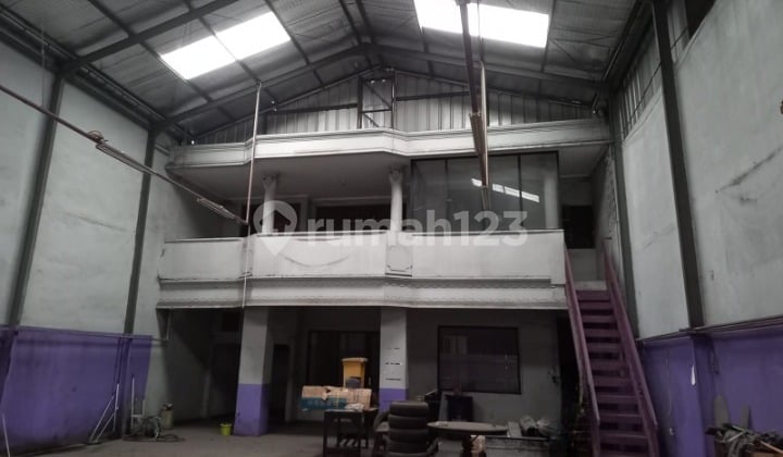 Gudang Komersial Dijual Area Bekasi - Lokasi Pinggir Jalan, Siap Pakai