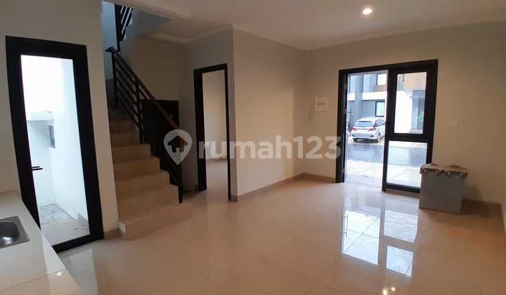 Disewakan Rumah di Summarecon Crown Gading Bekasi