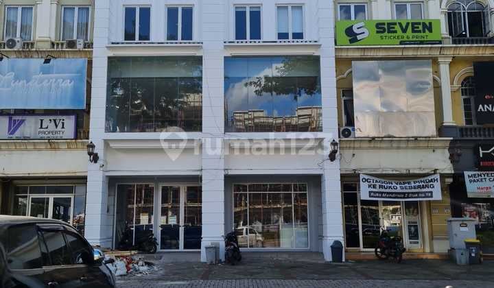 Mendrisio Row House Linked to Face Gading Serpong Boulevard Street