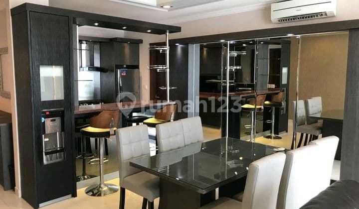 Rent Luxury 4 BR Apartment in Kuningan, South Jakarta
