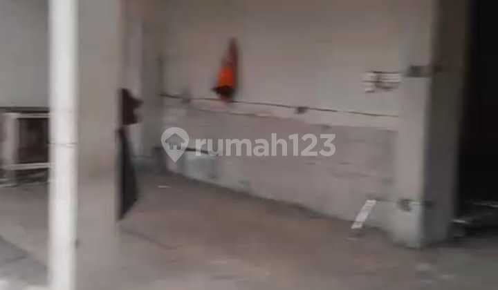 Ruang Usaha Bangunan Ex Cafe di Kota Baru Parahyangan, Bandung