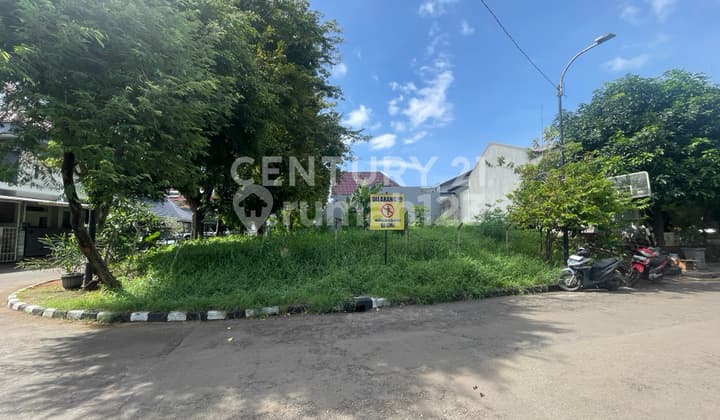 Tanah Hoek Di Perumahan Taman Gandaria, Jakarta Selatan
