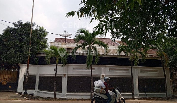 House on Pulo Mas Main Road