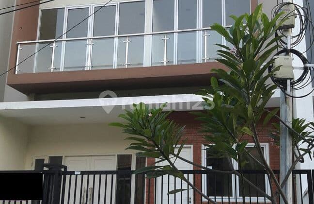 Rumah Siap Huni Di Pulomas, Jakarta Timur **