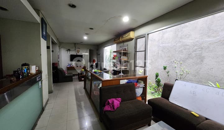 Rumah 3 Lantai Cocok untuk Tempat Tinggal dan Kantor