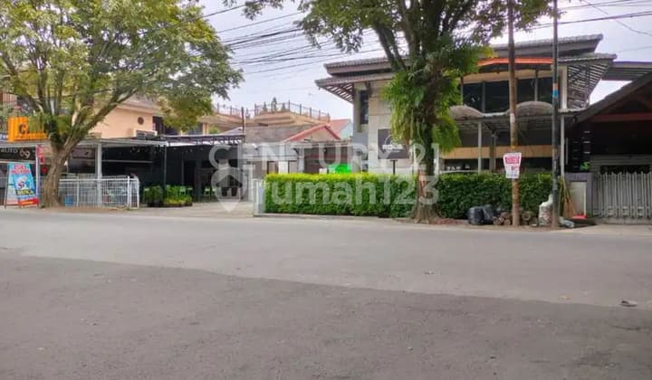 For Sale Old House Good for Hotel Business Conversion