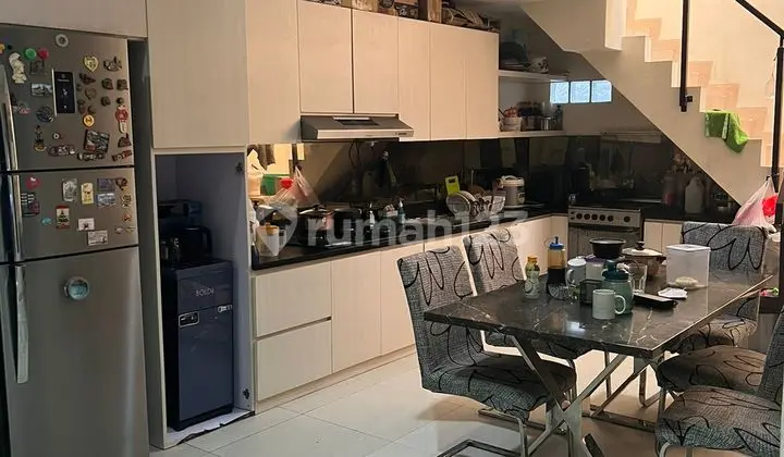 Rumah 2 Lantai Di Singgasana Pradana Siap Huni Full Furnished