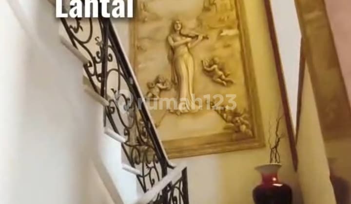 2-Story Batununggal Vintage Modern Fully Furnished House