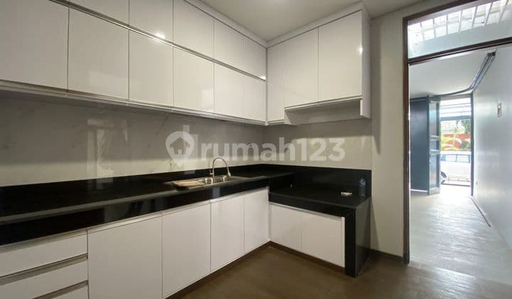 Rumah Bagus Siap Huni Komplek Perumahan Elite Singgasana Pradana