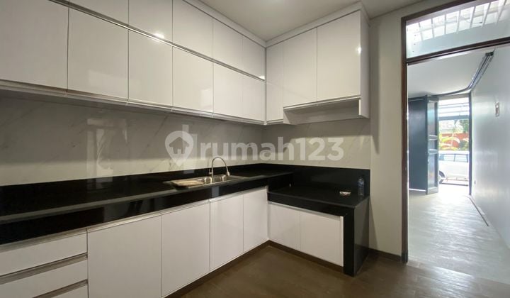 Rumah Bagus Siap Huni Komplek Perumahan Elite Singgasana Pradana